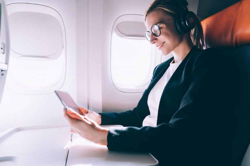 girlonplane girlonplane