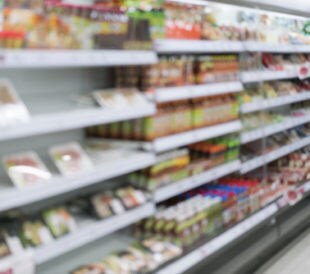 Blurred out image of supermarket shelves. Image: Pushish Images/Shutterstock.com