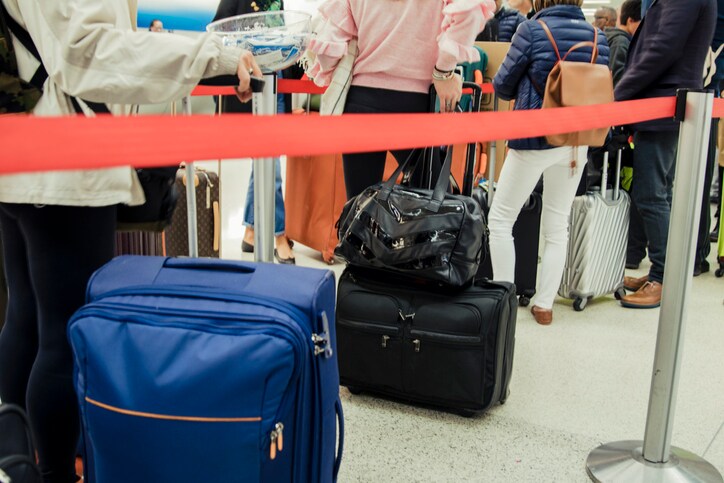 How to Use Personal Radiation Detectors to Monitor and Move Volumes of People Through the Borders