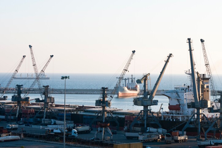 picture of syrian port with ships unloading