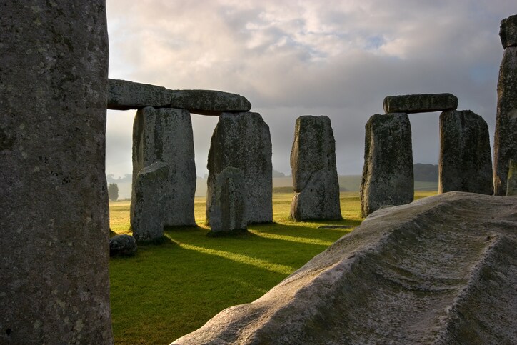 Analyzing Stonehenge with handheld XRF analyzers