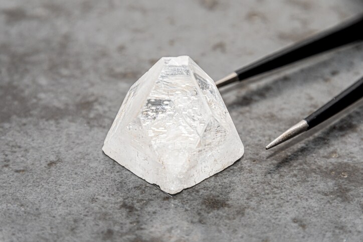 Where to find diamonds, How to identify rough diamonds and how to recover raw  diamond crystals 