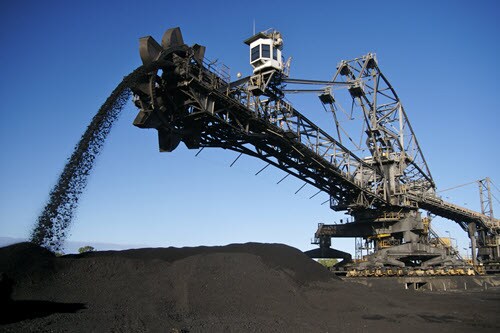 mining material pouring from conveyor and belt scale