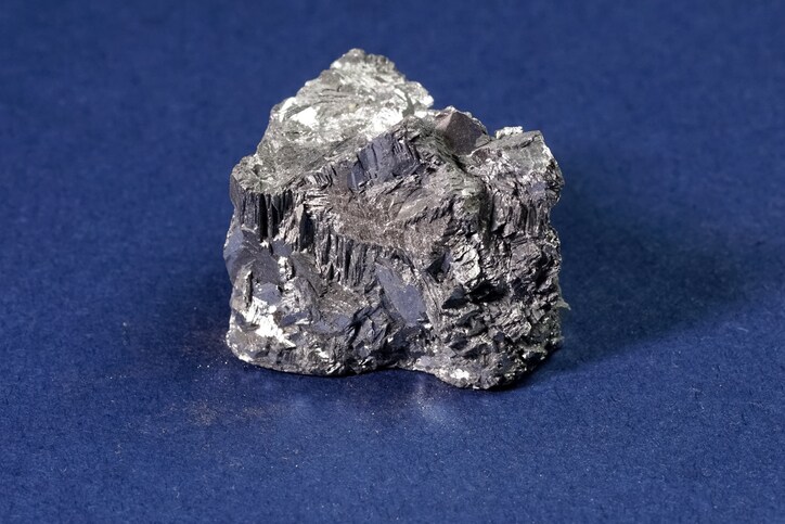 Antimony semimetal, chemical experiments with antimony in the laboratory.