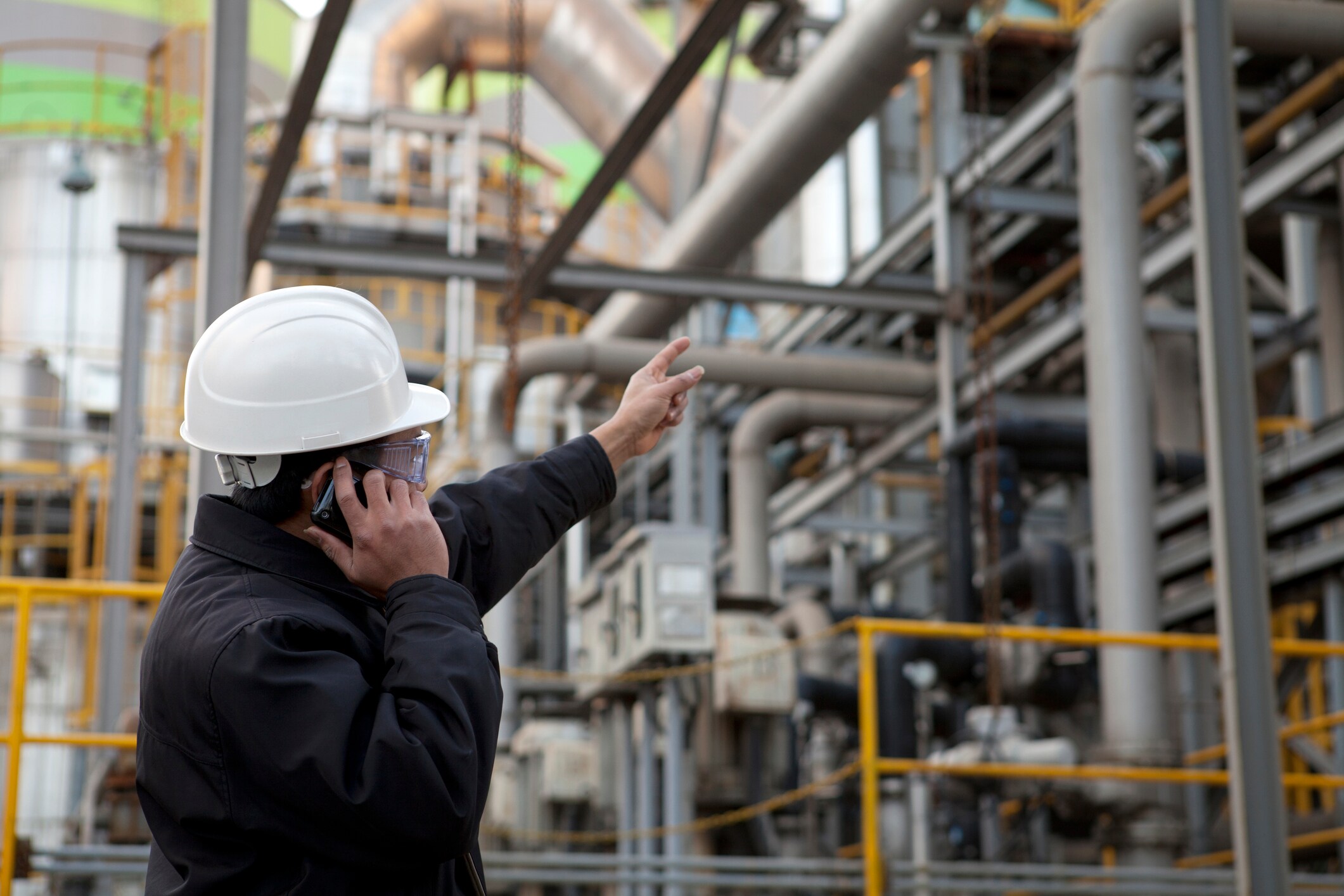 istock-178522534_oilrefinery.jpg