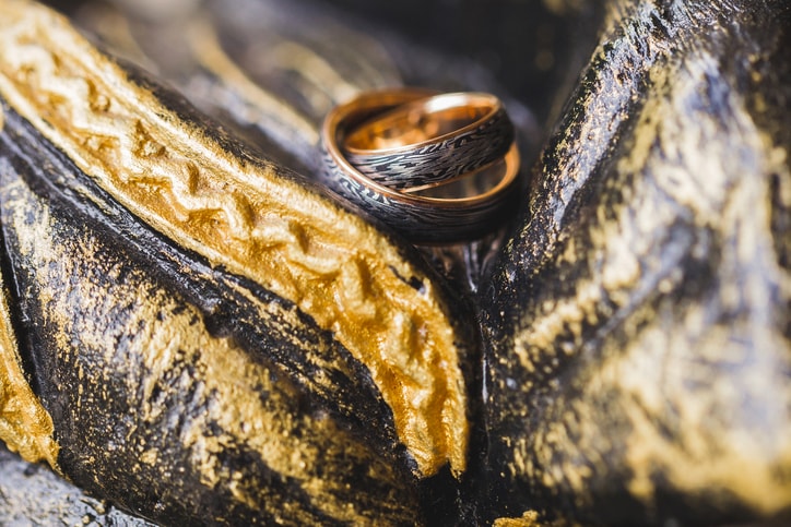 Why is the colour of my wedding ring changing? - Lebrusan Studio