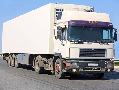 Refrigerated truck on the highway. Image: Vibrant Image Studio/Shutterstock.com