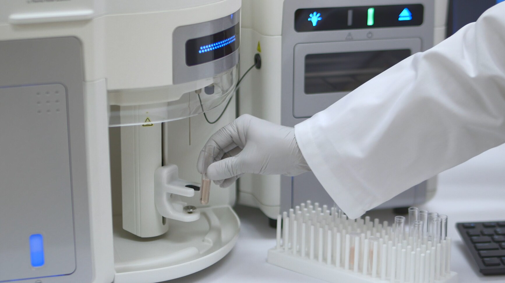 Attune NxT Flow Cytometer Use of the Attune NxT Flow Cytometer in the FAST method