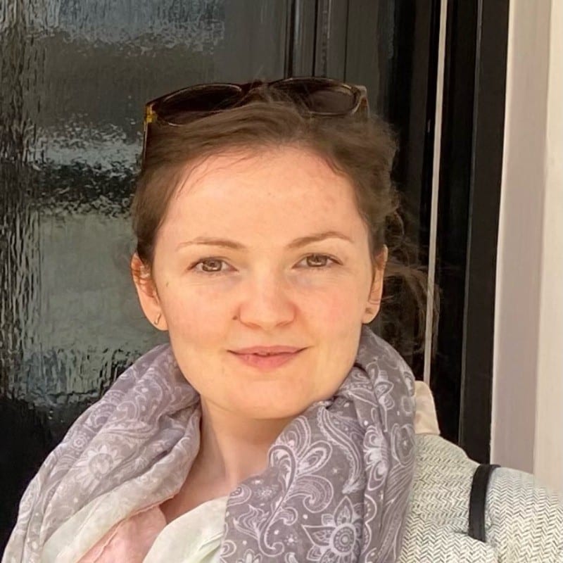 Portrait of Fiona Connolly speaking on stem cell engineering and deterministic programming technologies.