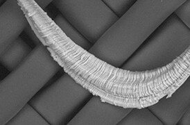 Grano mineral de aluminio encontrado con SEM durante las pruebas de limpieza de piezas Grano mineral de aluminio encontrado con SEM durante las pruebas de limpieza de piezas