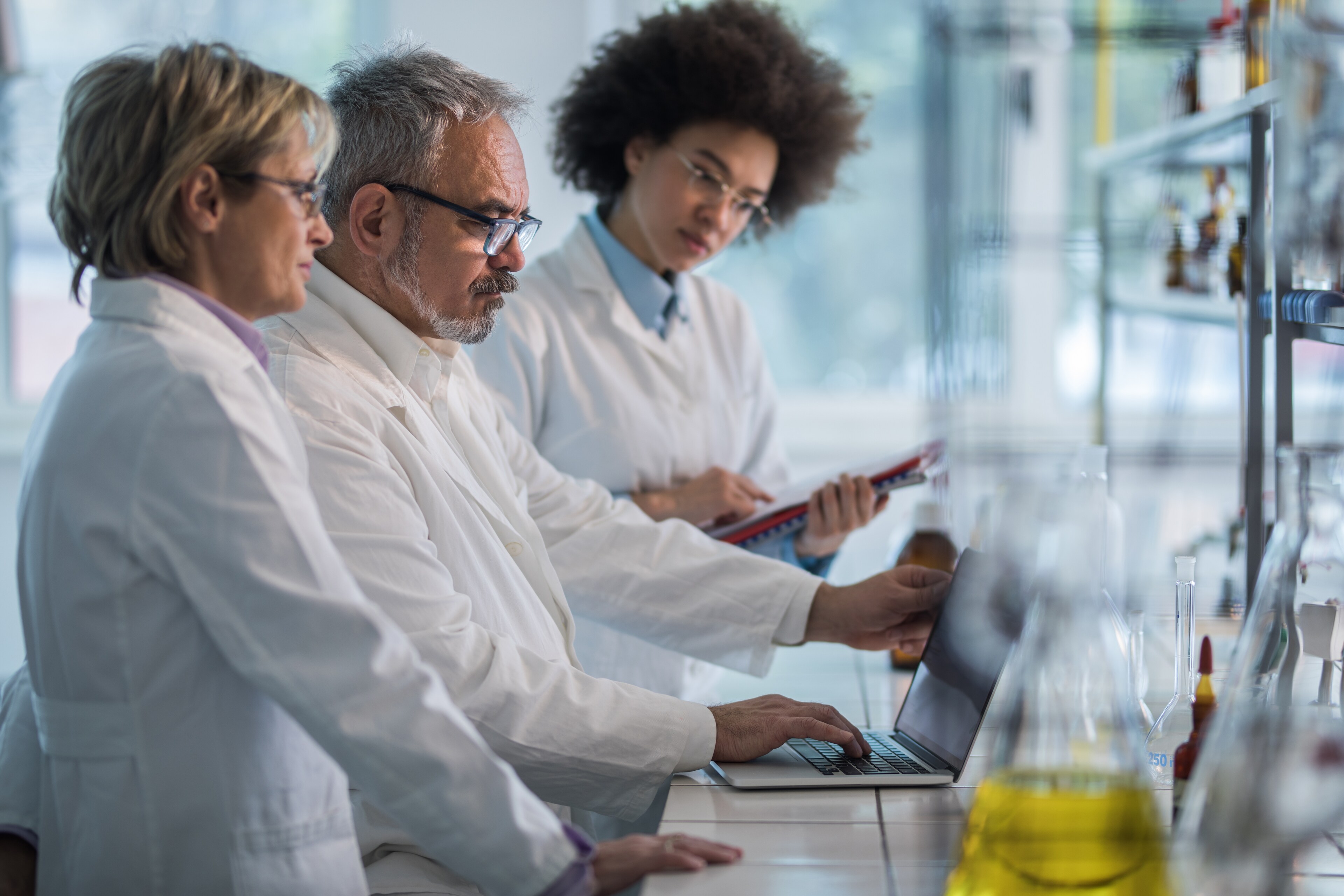 contract lab GettyImages-871125052 contract lab GettyImages-871125052